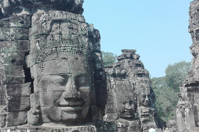 2-Day Angkor Wat Tour from Bangkok - Poi Pet border crossing: the biggest stress reducer is a human handoff