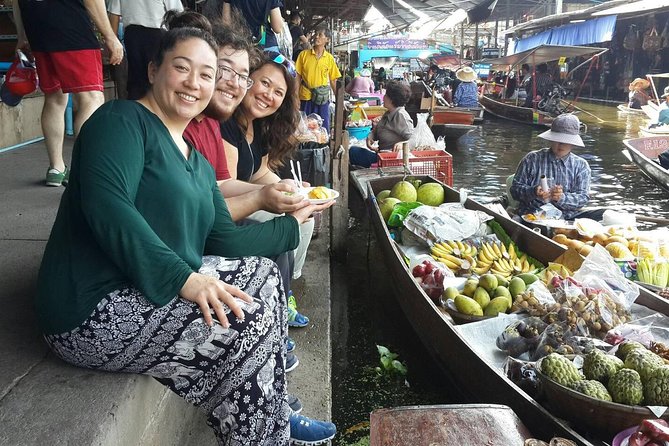 2-hour Bangkok Old City Night CHOB TUK TUK + Talat Noi Street Art - King Rama III Memorial for Photo Angles You Can Actually Use