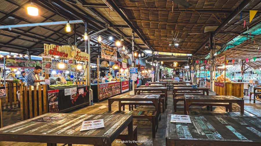 3 Hrs Private boat Tour Bangkok Floating Market by Flat Boat - Why a flat-boat canal cruise feels different in Bangkok