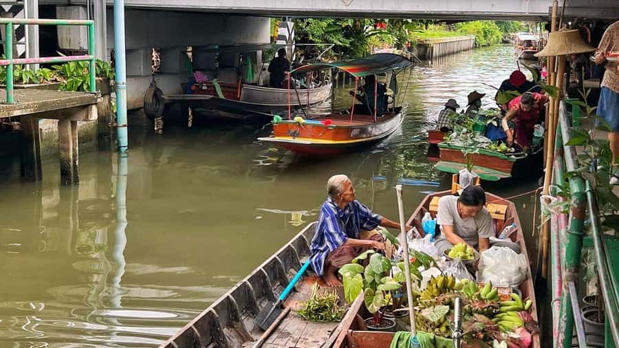 3 Hrs Private boat Tour Bangkok Floating Market by Flat Boat - The canal route: toll points, temples, and two giant Buddhas