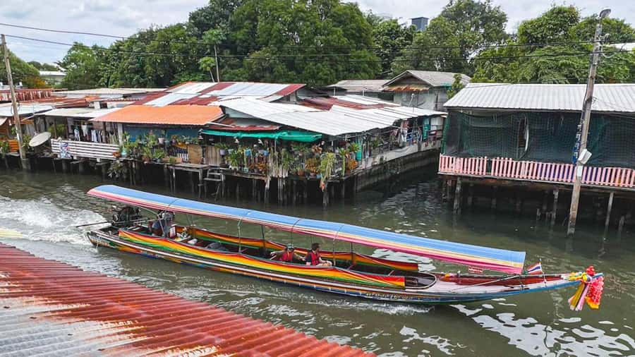 3 Hrs Private boat Tour Bangkok Floating Market by Flat Boat - Wat Paknam Phasi Charoen and the 69-meter Buddha moment