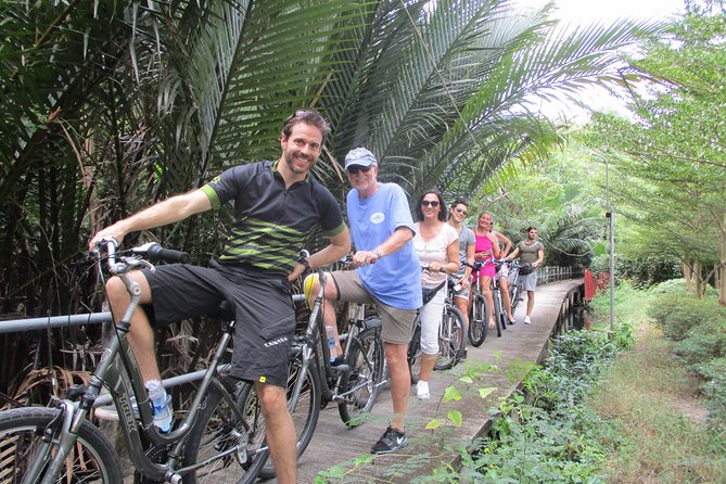 5-Hour Bike Tour of Hidden Bangkok - Crossing the Chao Phraya by boat, the best reset in 5 hours