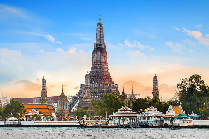 Amazing Bangkok Tour with Grand Palace, Emerald Buddha & Wat Arun - The quick stop at a local product store: how to make it worthwhile