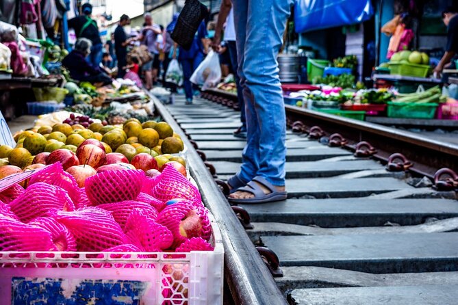 Amphawa Floating Market & Maeklong Railway Train Market Tour - Timing, pacing, and why the 1:00 pm start works