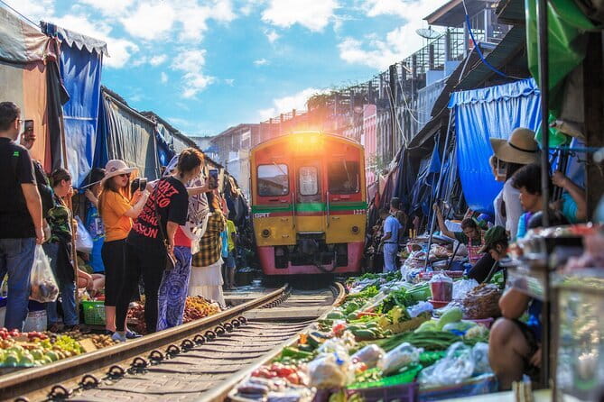 Ayutthaya Bicycle Tour with Scenic Boat Experience - Stop 5: From Ayutthaya to the pier, then the 1-hour cruise
