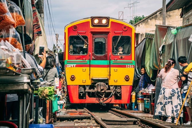Ayutthaya, Damnoen Floating & Maeklong Railway Market Day Tour - Maeklong Railway Market: the photo moment and the safety mindset