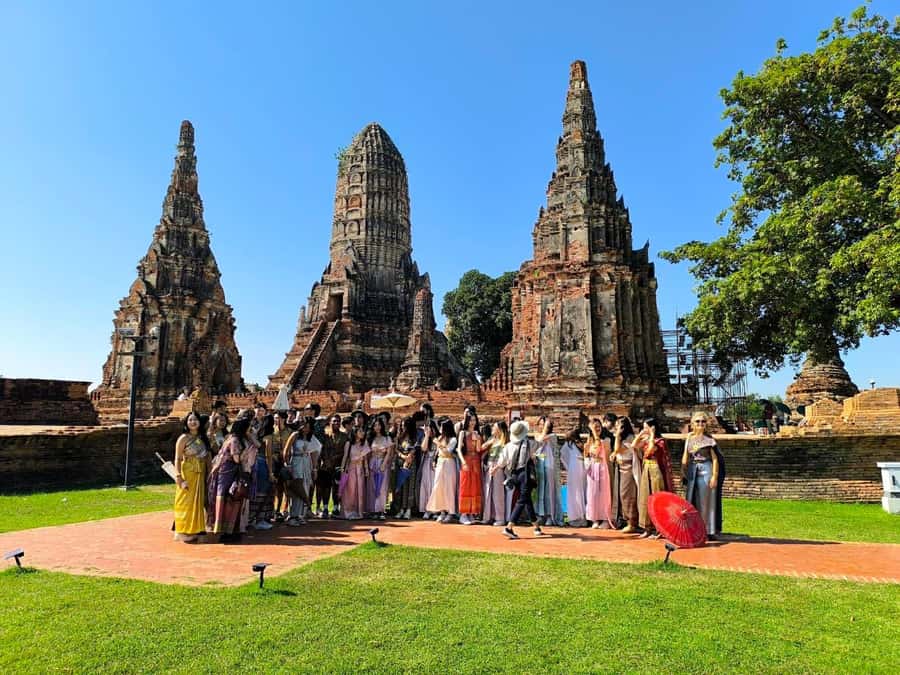 Ayutthaya Day Tour: Ancient Trade Route Temples River Cruise - Wat Mahathat, the Buddha Head in Tree Roots
