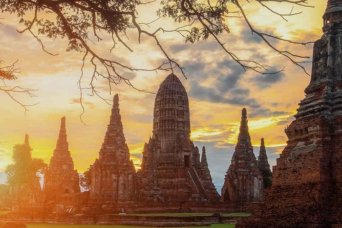Ayutthaya Guided UNESCO Heritage Tour Including Lunch & Transfers - Wihan Phra Mongkhon Bophit: a bronze Buddha on its own terms
