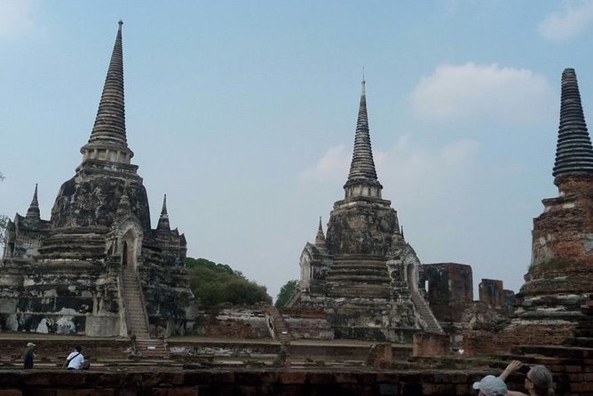 Ayutthaya Guided UNESCO Heritage Tour Including Lunch & Transfers - Wat Mahathat and its tree roots Buddha head: the photo moment with real meaning