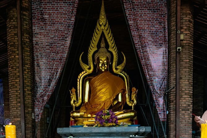 Ayutthaya Heritage Private Charter Exclusive Temple Tour - Stop 1: Wat Phanan Choeng Worawihan and the gilded Phra Chao Phanan Choeng