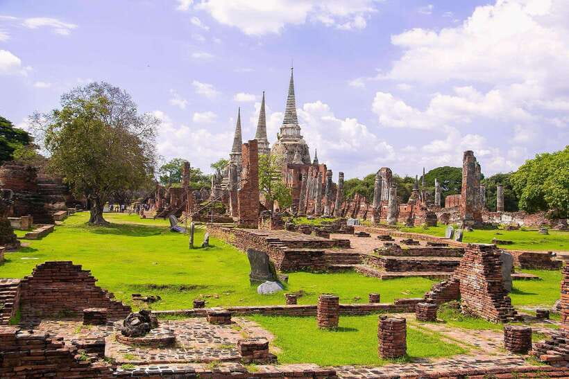 Ayutthaya Historical Park - Full-Day Private Temple Tour - Wat Mahathat: the banyan-root Buddha head that anchors Ayutthaya