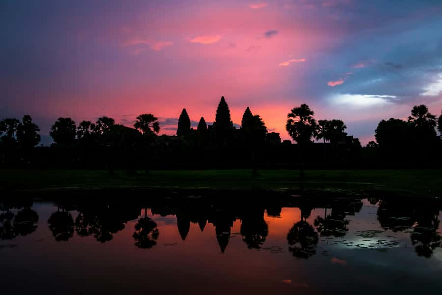 Ayutthaya: Sunset Bike Tour and Scenic Boat Ride - Wat Phra Sri Sanphet and Wat Lokaya Sutha: more structure, more context