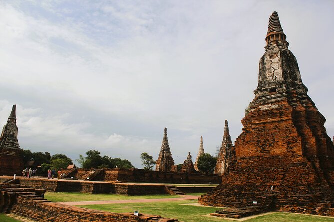 Ayutthaya Sunset Join Tour, Boat Ride, Famous Spot & Local Market - Wat Yai Chaya Mongkol: Prang Views and Clear Structure