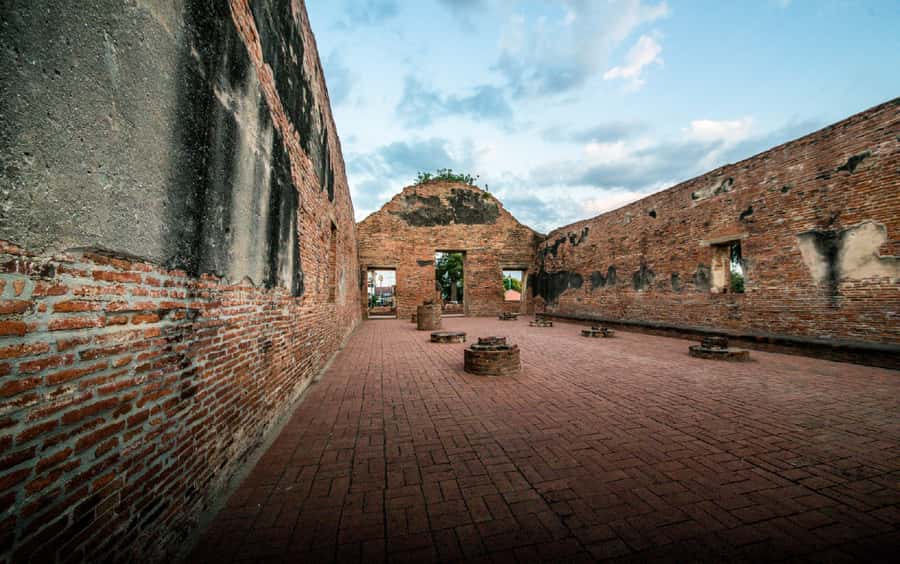 Ayutthaya: UNESCO Heritage Temples and Cafe Day Tour - Wat Phra Sri Sanphet: Royal Three Stupas and Big-Sky Views