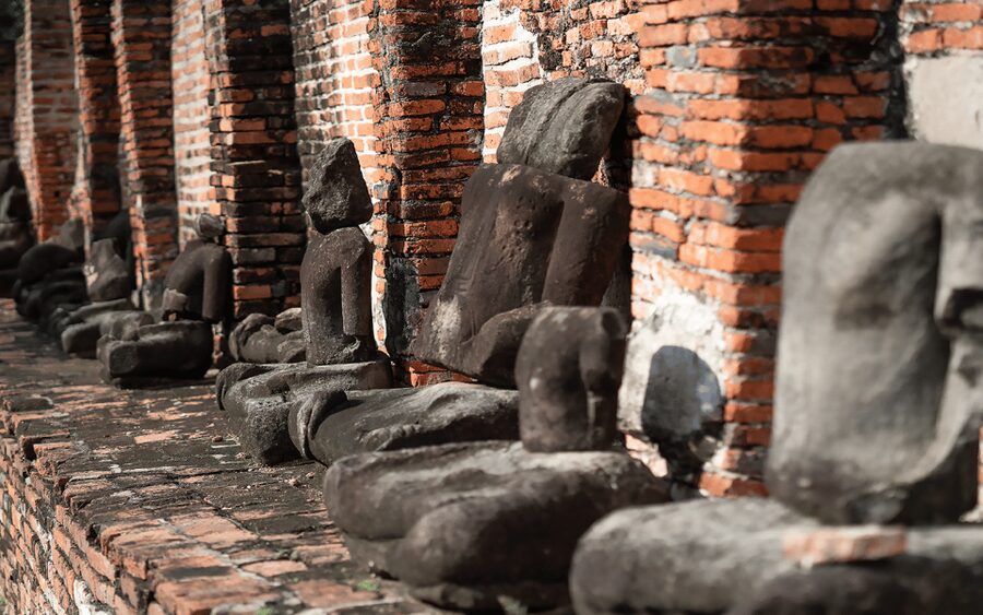 Ayutthaya: UNESCO Heritage Temples and Cafe Day Tour - Rak Na Ayutthaya Break: Market Time, Snacks, and Souvenirs