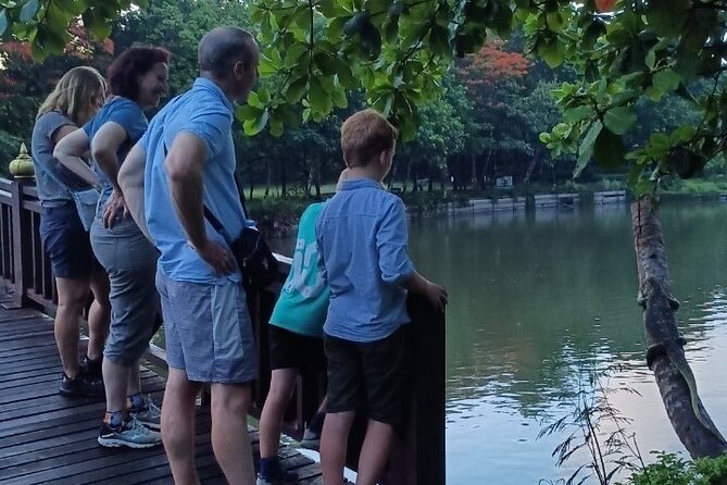 Bamboo Bicycle Tour in twilight: watch dancing Fireflies in Bangkok - The river crossing and the bike rental setup