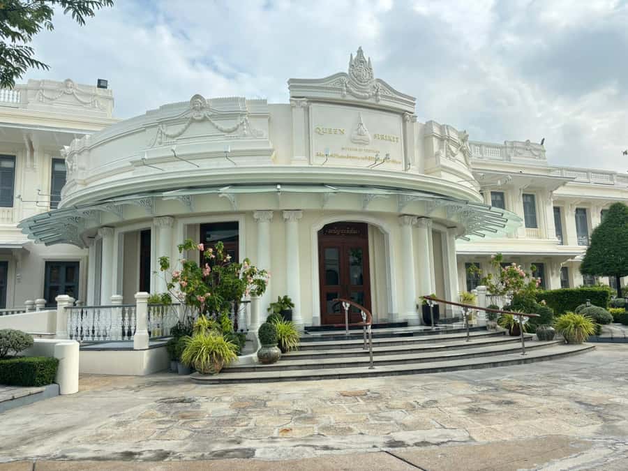 Bangkok 3-Major Royal Temples Walking Tour - Grand Palace and Wat Phra Kaew: the royal complex that sets the tone
