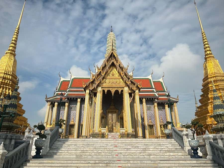 Bangkok 3-Major Royal Temples Walking Tour - Meeting at Golden Place (Tha Chang Pier) and what to bring
