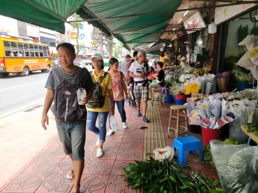 Bangkok:4Hour Flower Market and Little India Tour Mini Group - Sampeng Market: bargain hunting in Bangkok’s Chinatown lanes