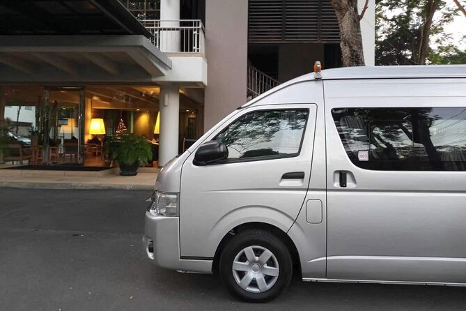 Bangkok Airport Arrival Private Transfer incl. tollway - The van setup: fitting 9 passengers and luggage without stress