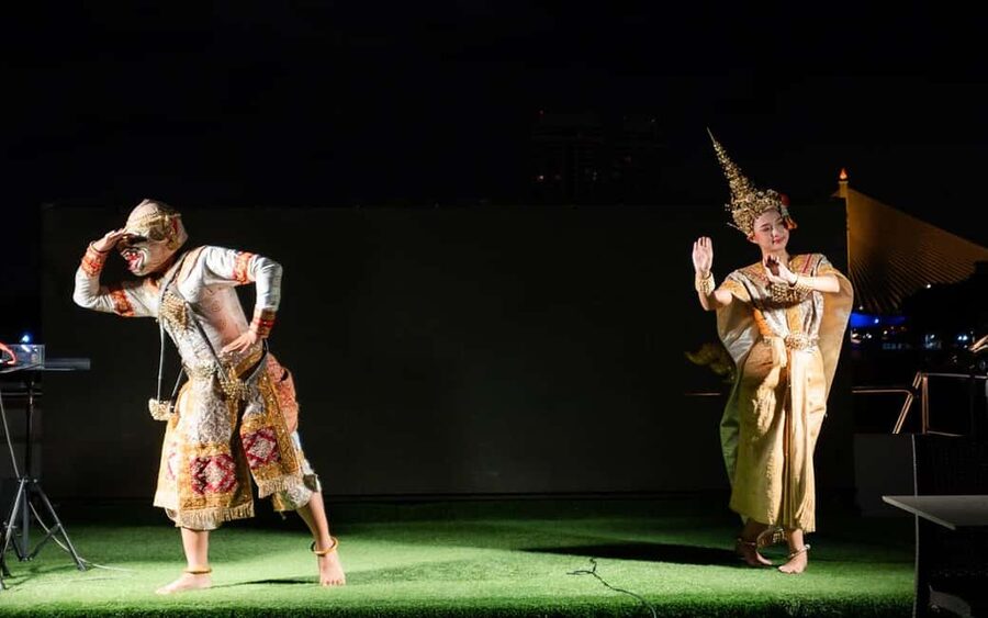 Bangkok: Alangka Chao Phraya River Dinner Cruise - The international buffet: what to expect, and what to watch for