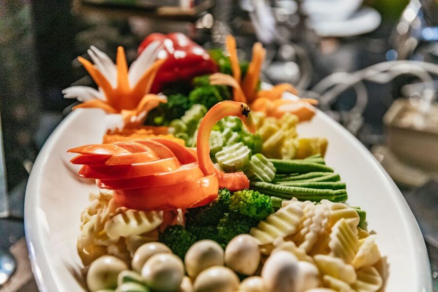 Bangkok: Alangka Luxury Buffet Dinner Cruise With Live Music - Should you book this dinner cruise?