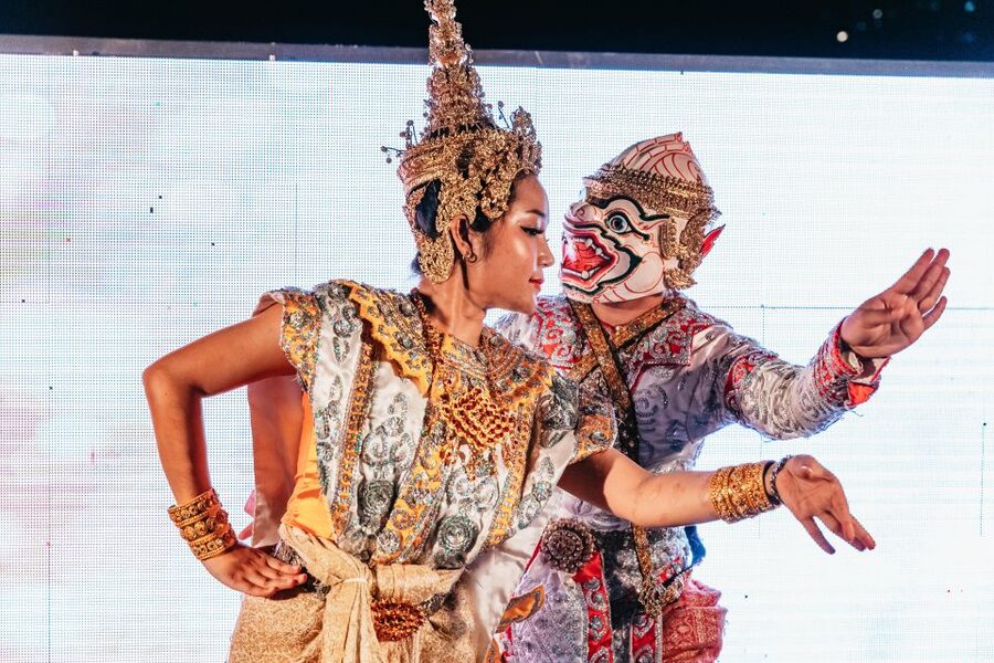 Bangkok: Alangka Luxury Buffet Dinner Cruise With Live Music - Live music and Thai dance: how the entertainment fits the cruise