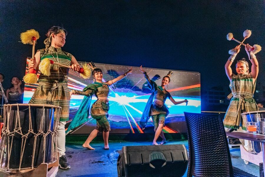 Bangkok: Alangka Luxury Buffet Dinner Cruise With Live Music - Price and logistics: the practical stuff that affects your comfort