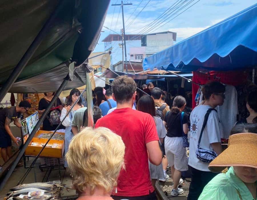 Bangkok: Amphawa Floating & Railway Markets Guided Day Tour - Key moments to look forward to