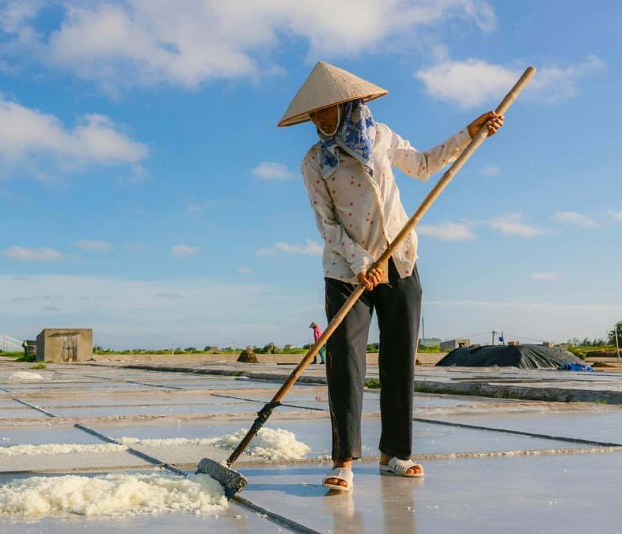 Bangkok: Amphawa Floating & Railway Markets Guided Day Tour - Timing and day-of-week limits you should plan around