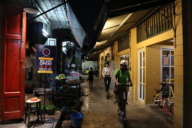 Bangkok at Night by Electric Scooter - Street food dinner: eating like a local, not just collecting snacks