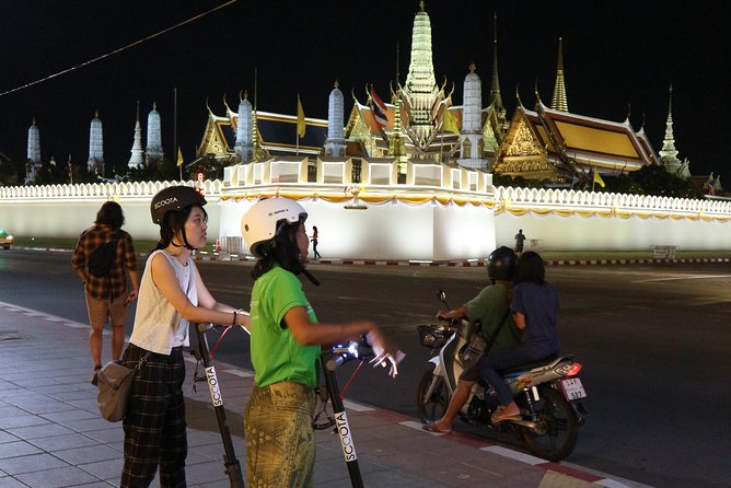 Bangkok at Night by Electric Scooter - Pak Khlong Talat Original at night: flowers, smells, and real Bangkok energy
