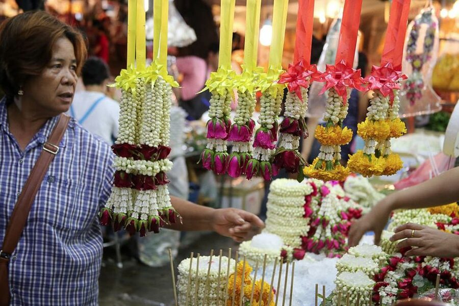 Bangkok at Sunset 5-Hour Bike Tour - Wat Pho evening stroll, plus the dress rules that matter