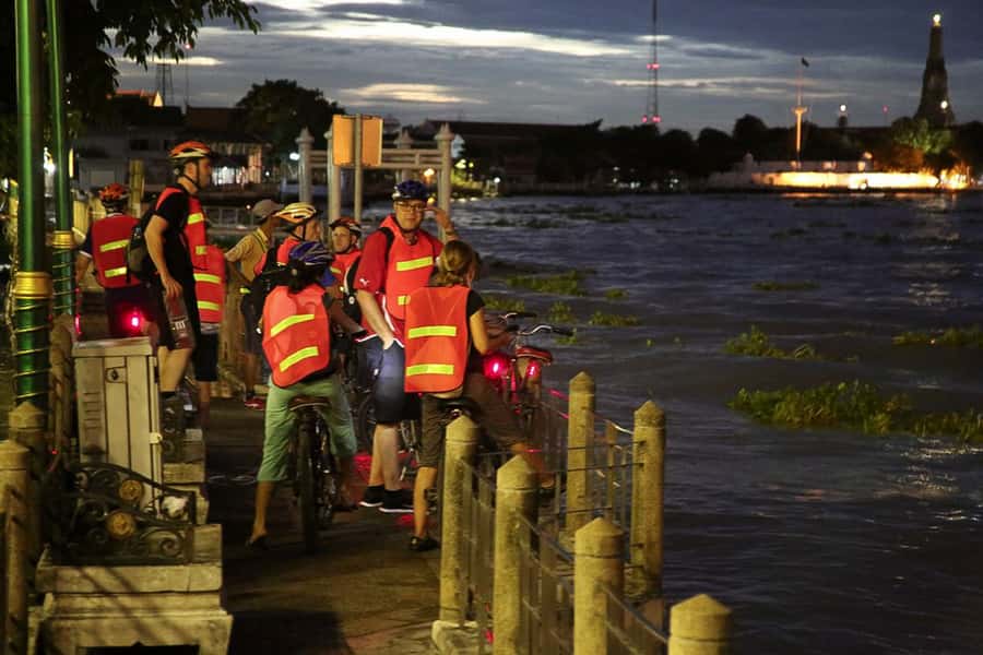 Bangkok at Sunset 5-Hour Bike Tour - Thonburi back streets and Klongsan Market after dark