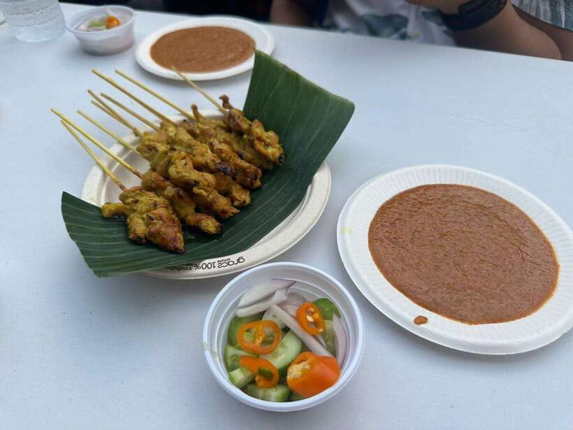 Bangkok Authentic Tasting Thai-Chinatown Walking Food Tour - Starting at the right spot: I’m Chinatown Mall and Golden Dragon