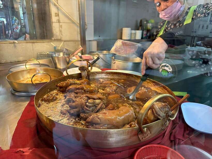 Bangkok Authentic Tasting Thai-Chinatown Walking Food Tour - What to bring, and how to survive a Chinatown walk in real life