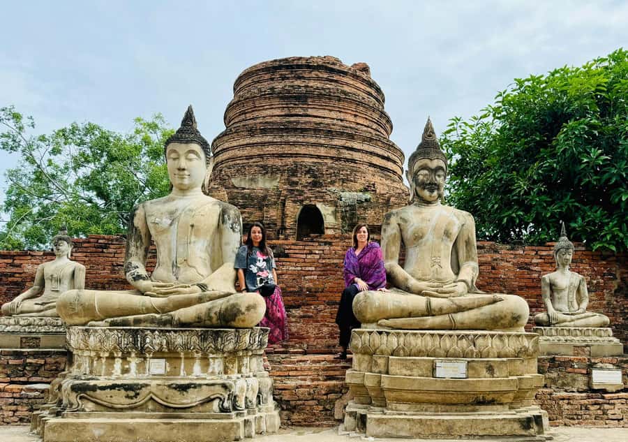 Bangkok: Ayutthaya & Local Market Tour In Spanish or English - Ayutthaya UNESCO in 7 hours: what the day feels like