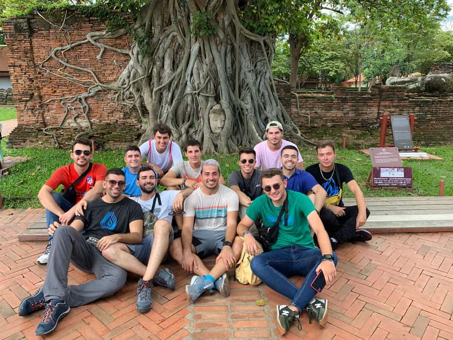 Bangkok: Ayutthaya & Local Market Tour In Spanish or English - Wihan Phra Mongkhon Bophit: free time, then the next big statue