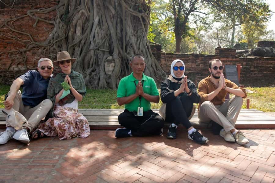 Bangkok: Ayutthaya, Railway & Floating Markets Full-Day Tour - Getting there: meeting point and pick-up zones