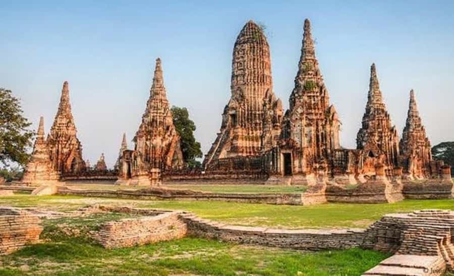 Bangkok: Ayutthaya Temples and River Cruise Day Tour - Chao Phraya luxury cruise with lunch and passing palace landmarks
