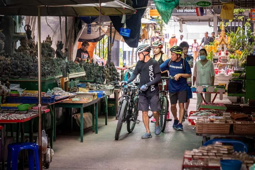 Bangkok: Backstreets and Historic Temples Bike Tour - Entering Bangkok’s Side Streets From the Start