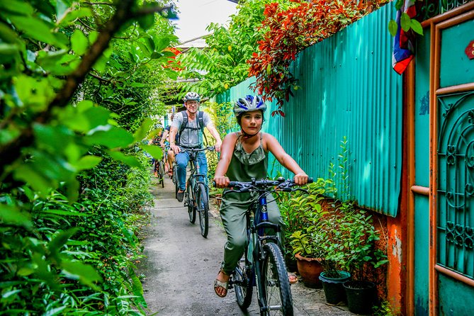 Bangkok: Backstreets and Temple Historic Bike Tour - Bangkok Noi Canals: Tiny Alleys and a Muslim Community