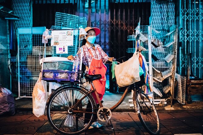 Bangkok Backstreets Food Tour with 15+ Tastings - Michelin-listed street stops, soy sauce ice cream, and classic desserts