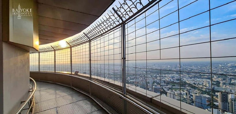 Bangkok: Baiyoke Sky Hotel Observatory Entry Ticket & Drink - Entering the Baiyoke Sky Hotel and finding the decks