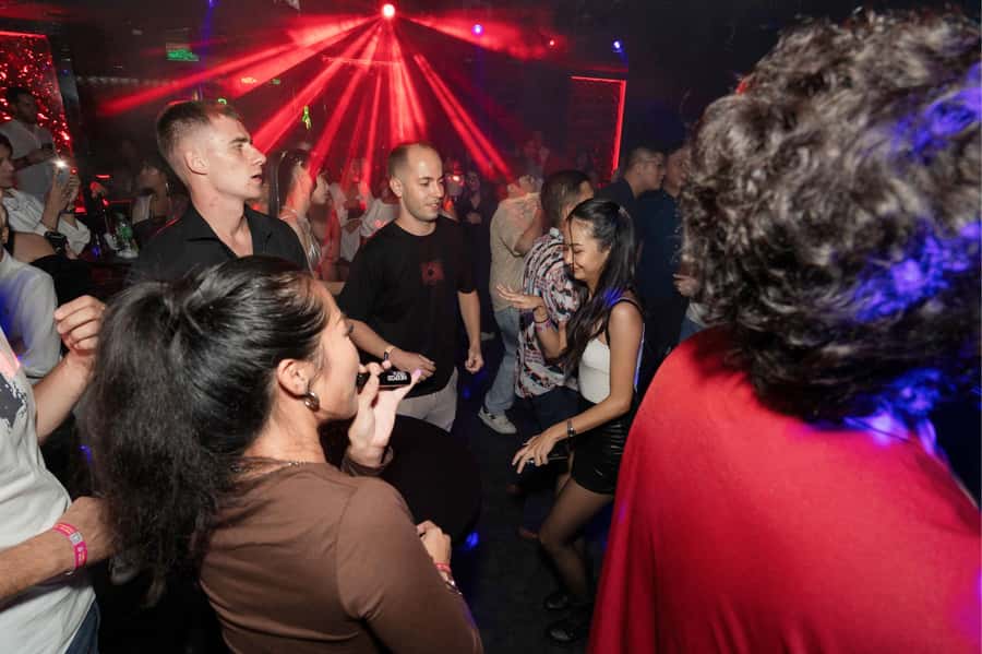 Bangkok: Bar and Club Crawl - Club Entry Fees and Dress Code Rules You Should Follow
