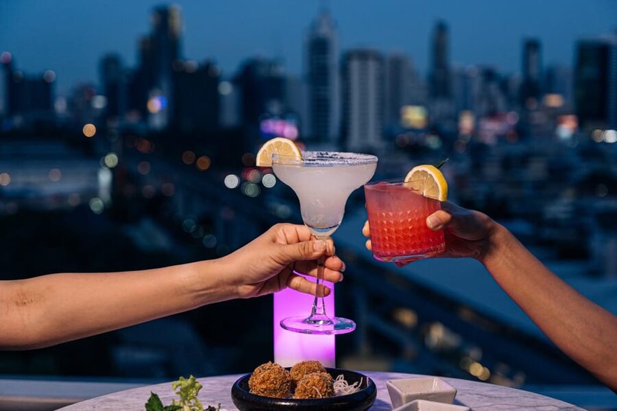 Bangkok: Barracuda Rooftop Bar Akara Hotel - Barracuda Rooftop Bar at Akara Hotel, The Real Value in 90 Minutes