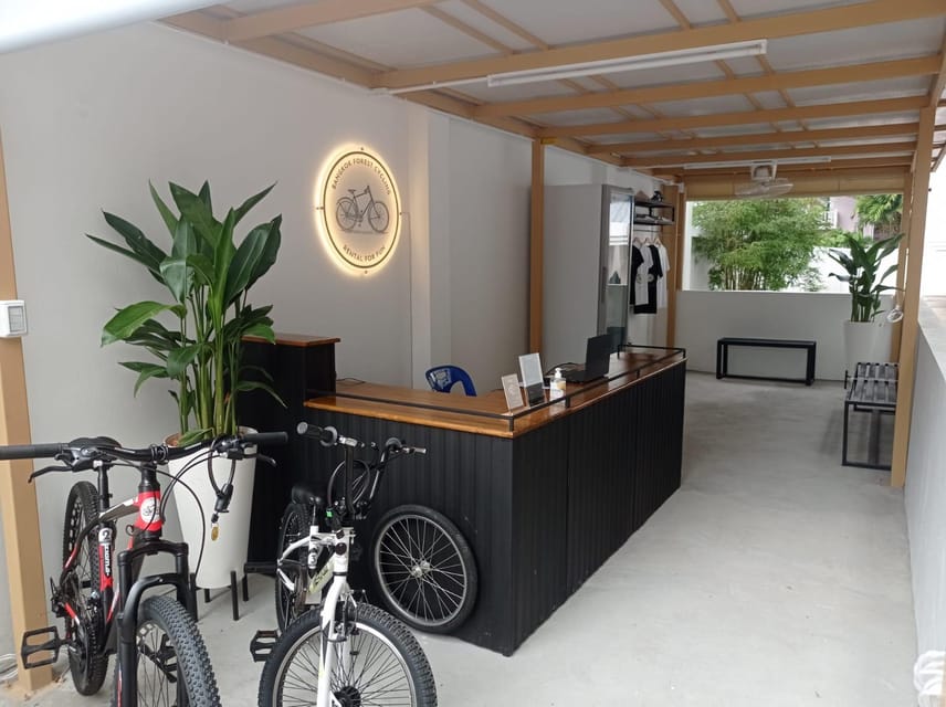 Bangkok Bicycle rental Benjakitti Park - Staff and Support: English Guidance That Makes It Easier