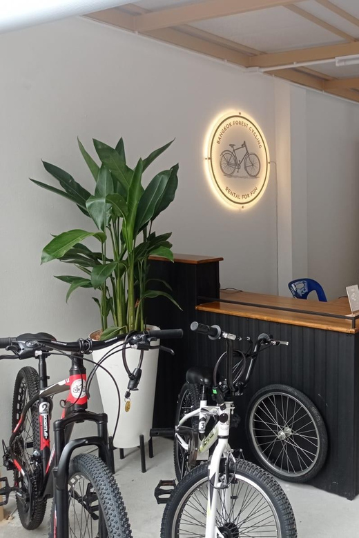 Bangkok Bicycle rental Benjakitti Park - Getting There: Sethiwan Palace Gate to the Bike Shop