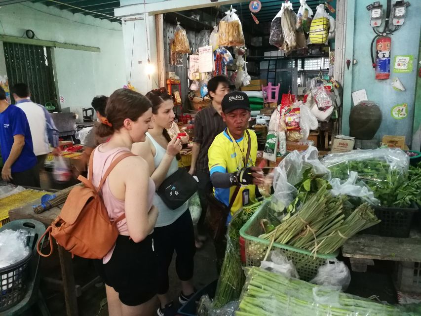 Bangkok: Bike and Canal Boat Tour with Lunch - ตลาดวัดกลาง food market: snack your way through local routine