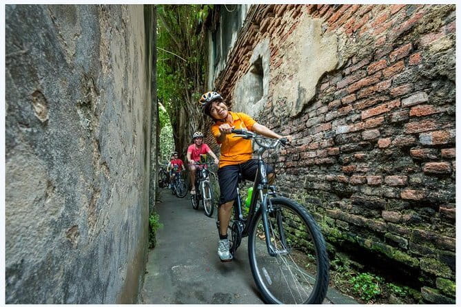 Bangkok: Bike and Longtail Boat Tour with Lunch - Wutthakat: A Quiet Neighborhood Between Old and New Bangkok